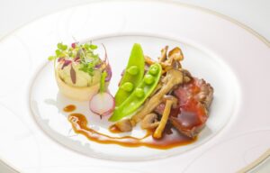 貸切チャペルを案内 食事プラン販売開始【シェラトングランドホテル広島】