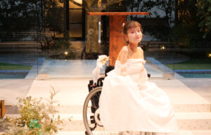 車いすユーザー向けのドレス発表【京都芸術大学】