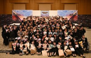 学びを披露するステージ【横浜fカレッジ】