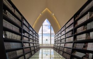 元チャペルを読書スペースに刷新