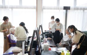 高齢者施設でメイク＆撮影【小野写真館】