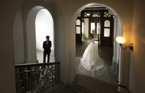 三菱一号館美術館での撮影開始 歴史ある施設での婚礼写真【アンツフォトグラフィ】
